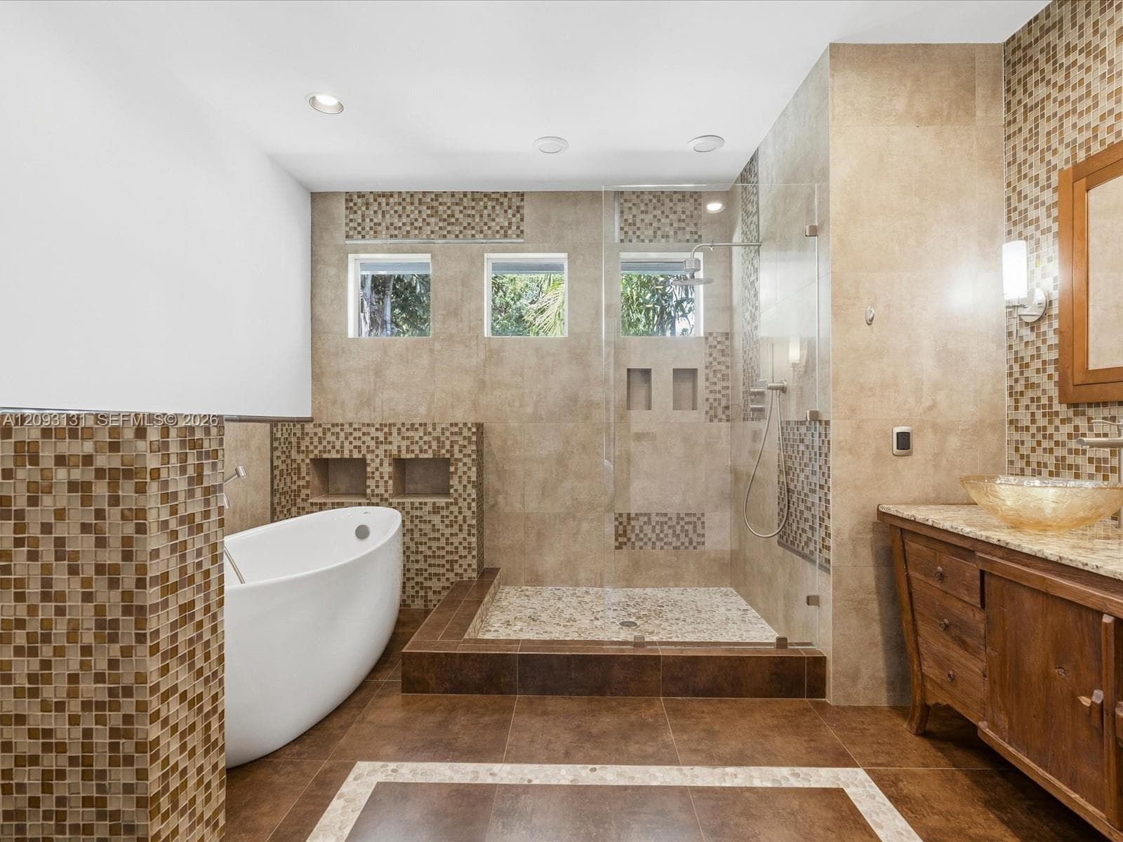 440 Victoria Ter photo 21