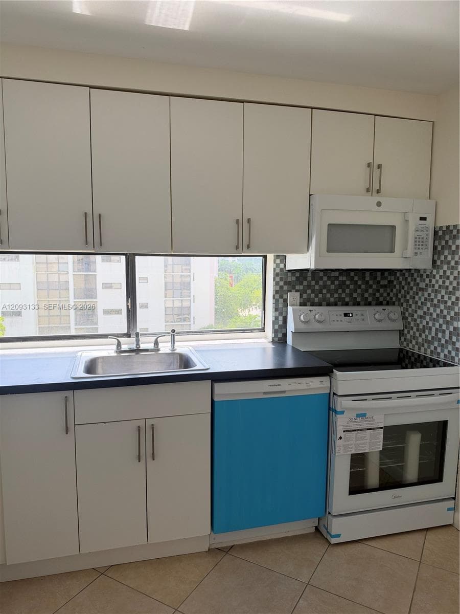 17121 N Bay Rd · #720 in Sunny Isles Beach - Photo 5