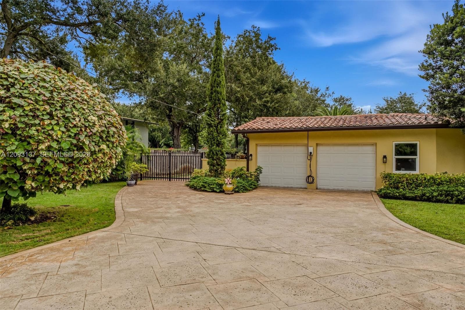 Front Entry / Driveway Approach