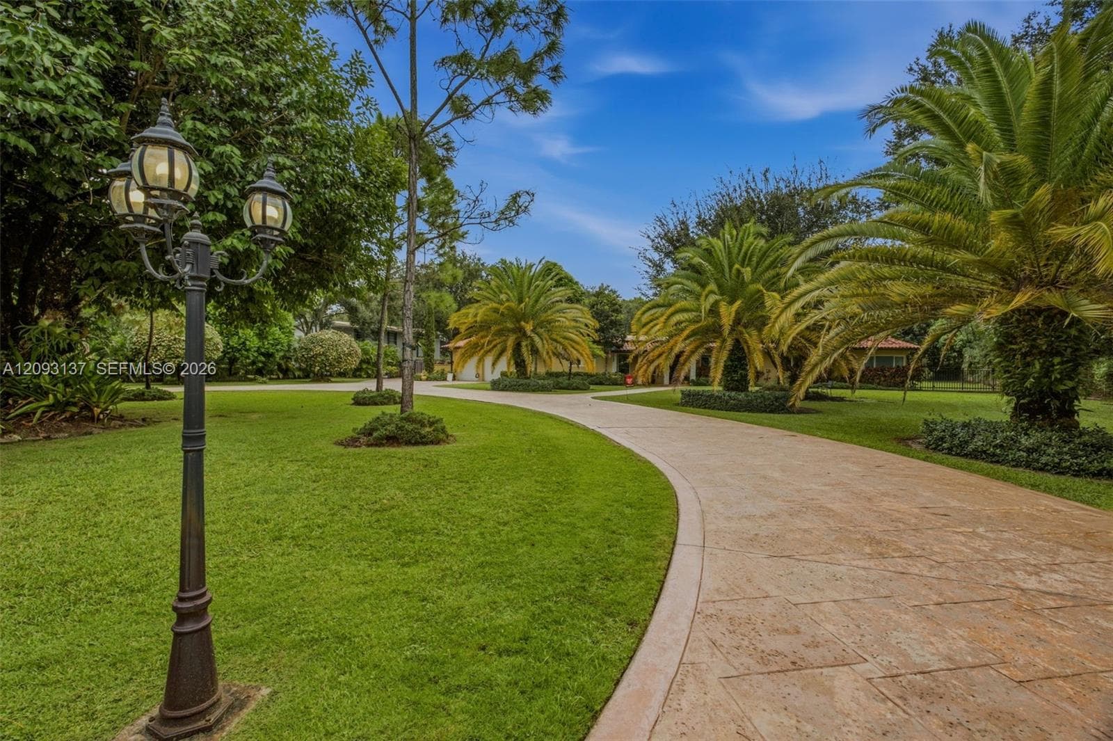 Front Entry / Driveway Approach