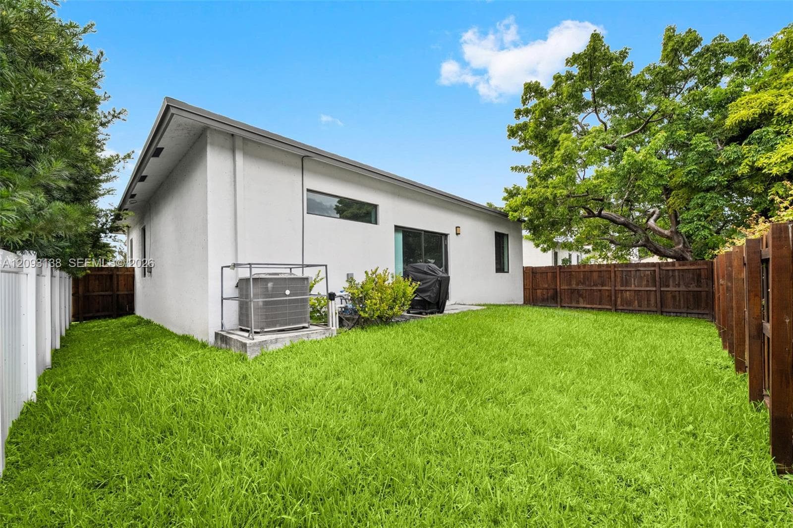 808 NW 5th Ter photo 27