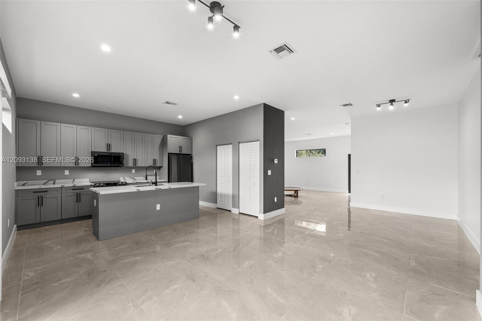808 NW 5th Ter photo 12