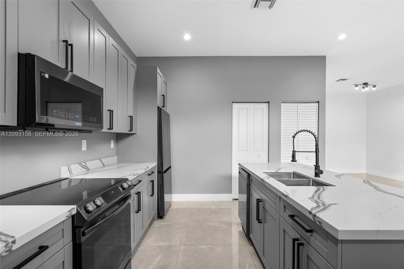 808 NW 5th Ter photo 9