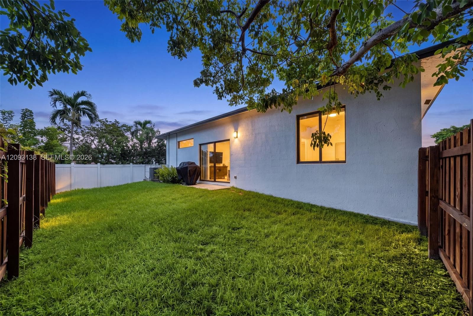 808 NW 5th Ter photo 24