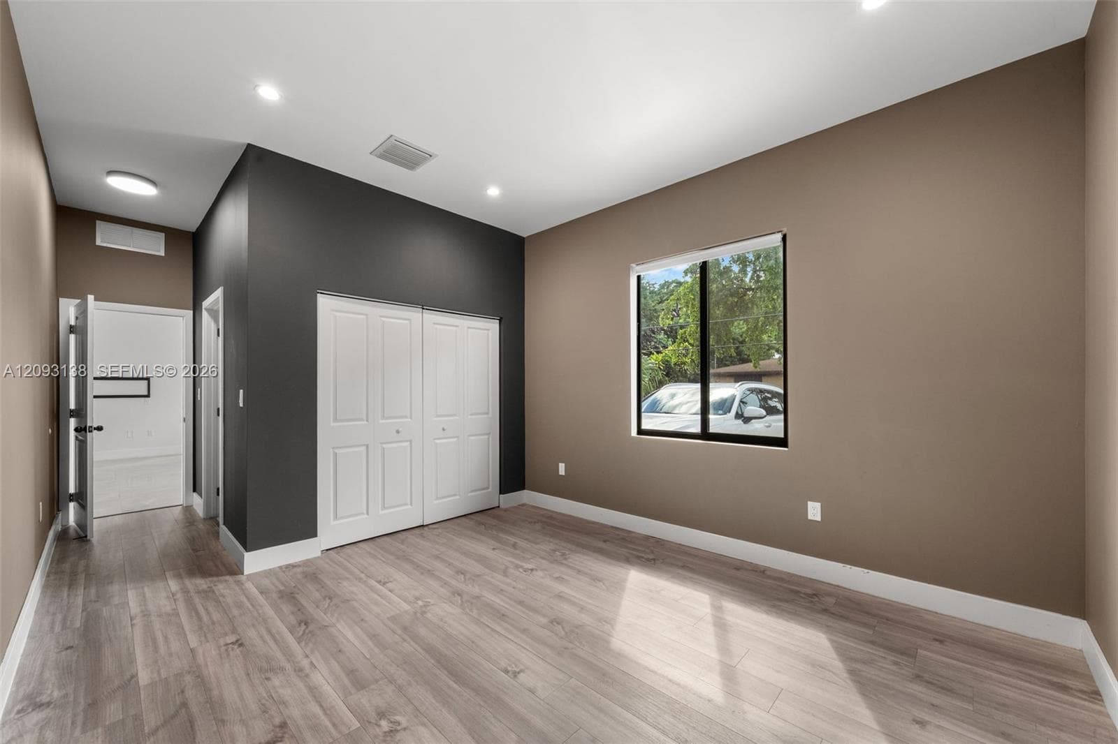 808 NW 5th Ter photo 14