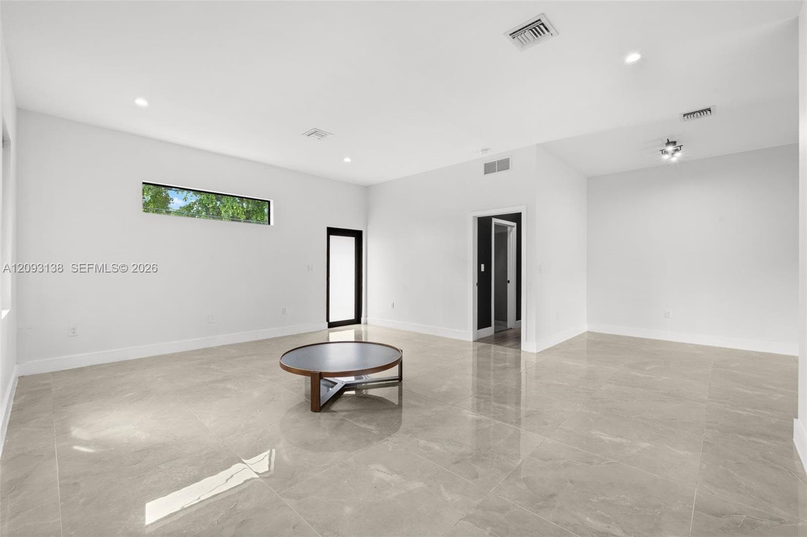 808 NW 5th Ter photo 4