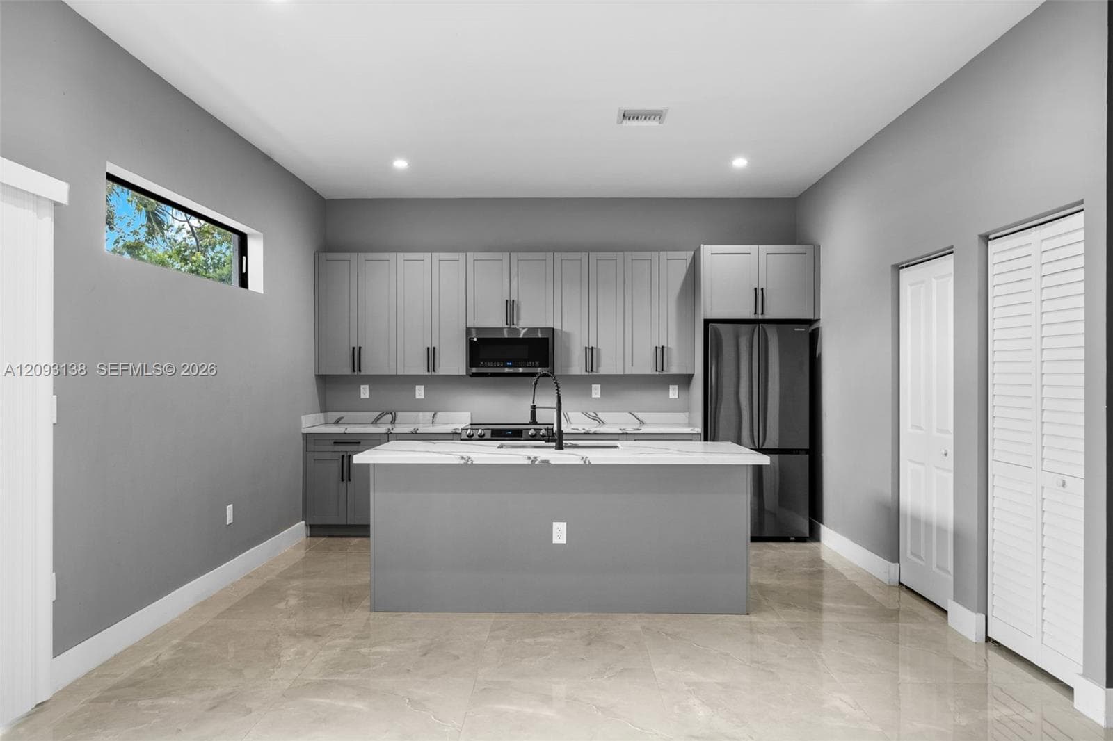 808 NW 5th Ter photo 8