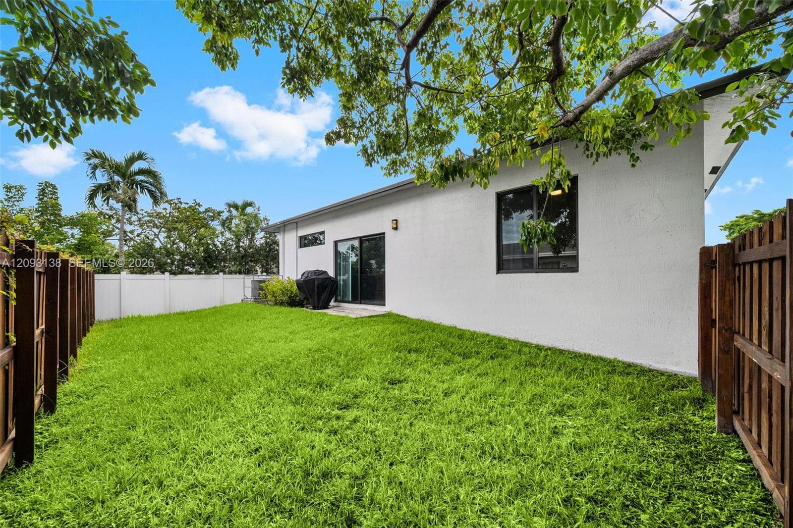 808 NW 5th Ter photo 25