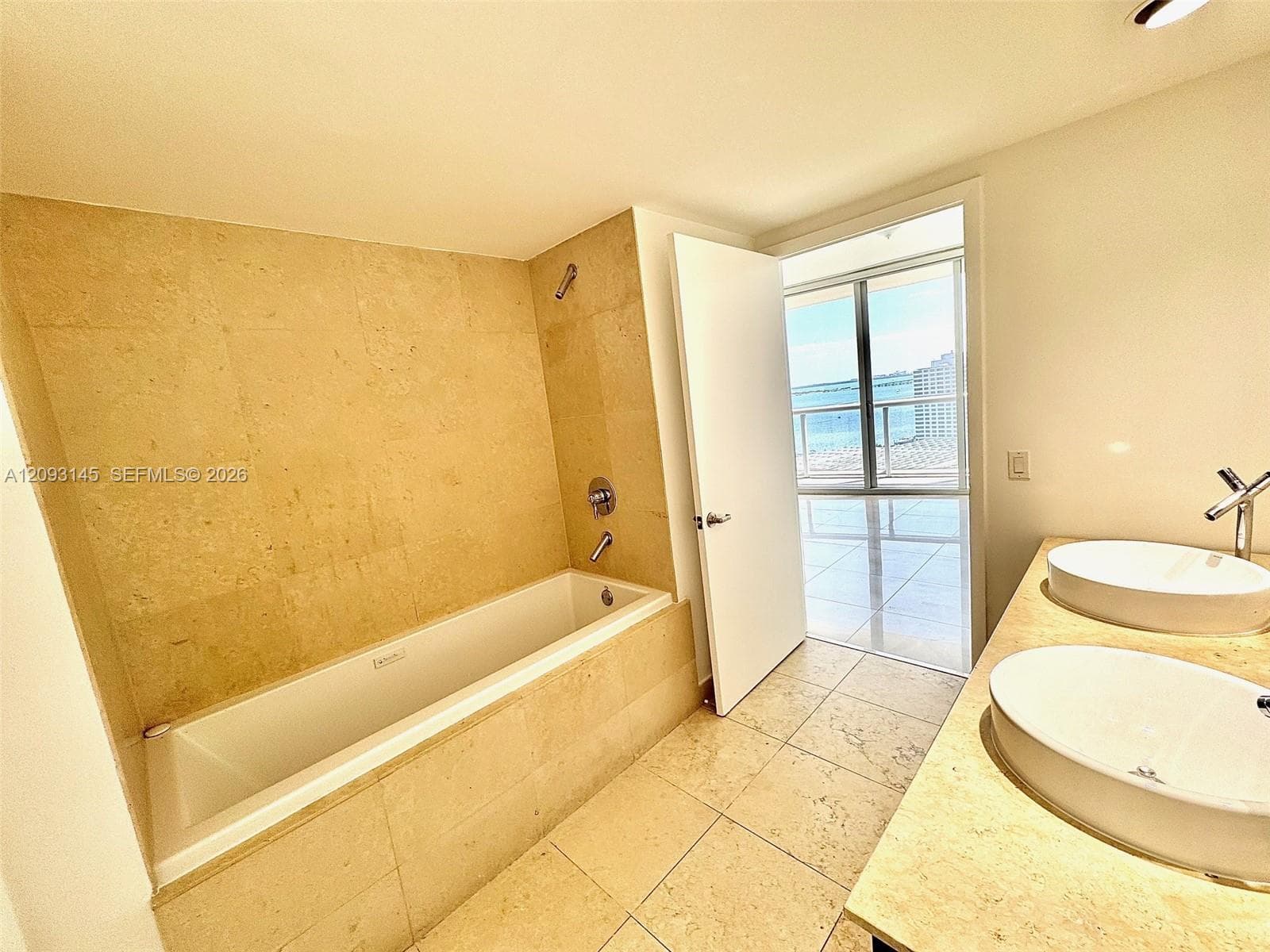 Icon Brickell I · #1809 in Miami - Photo 5