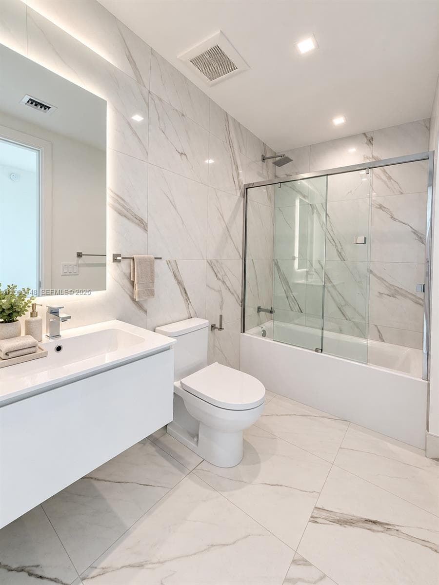Virtually Staged – Furniture and décor shown are digitally added for visualization purposes only.