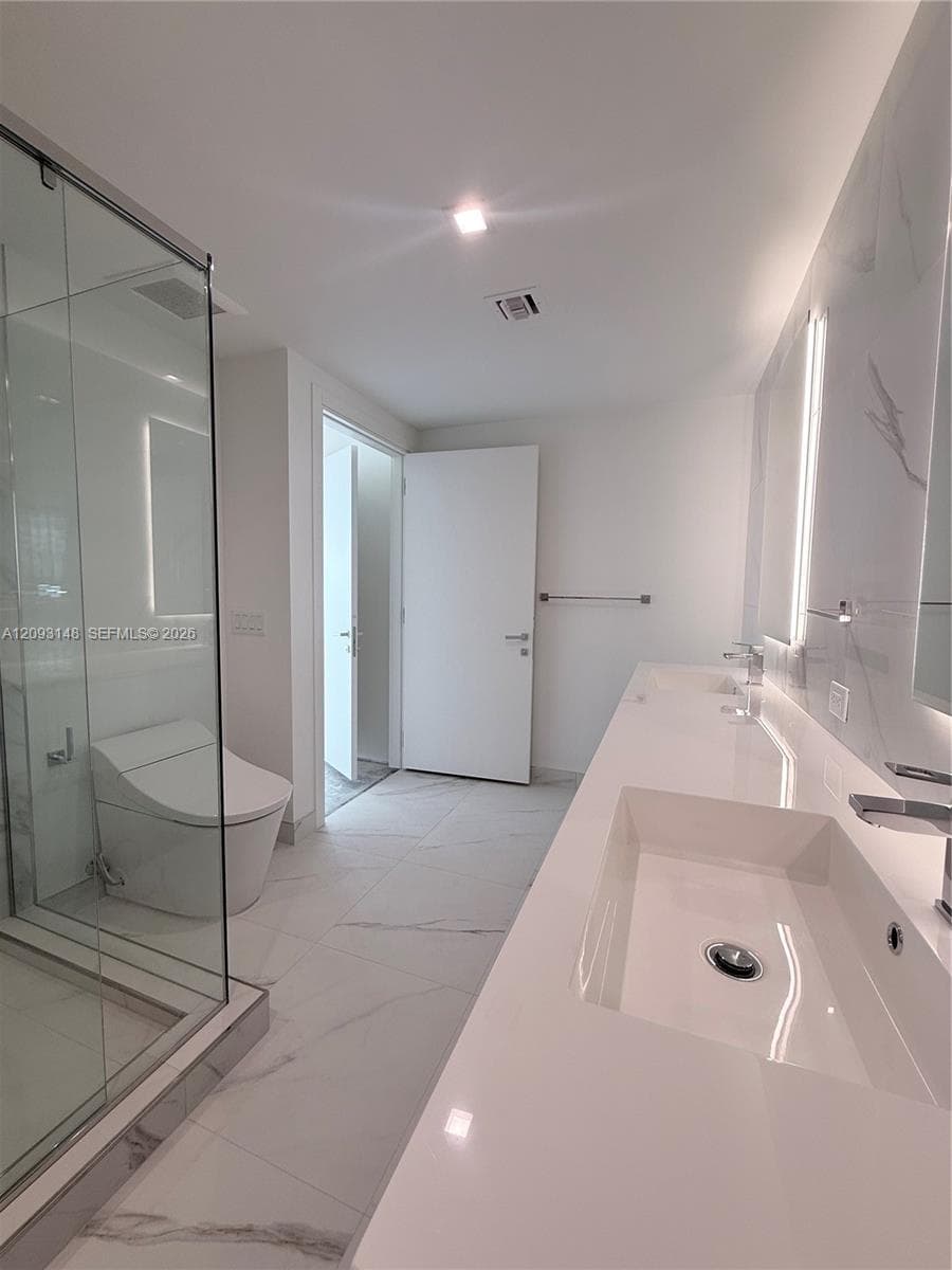 HALLANDALE OASIS WEST TOW · #1901 in Hallandale Beach - Photo 17
