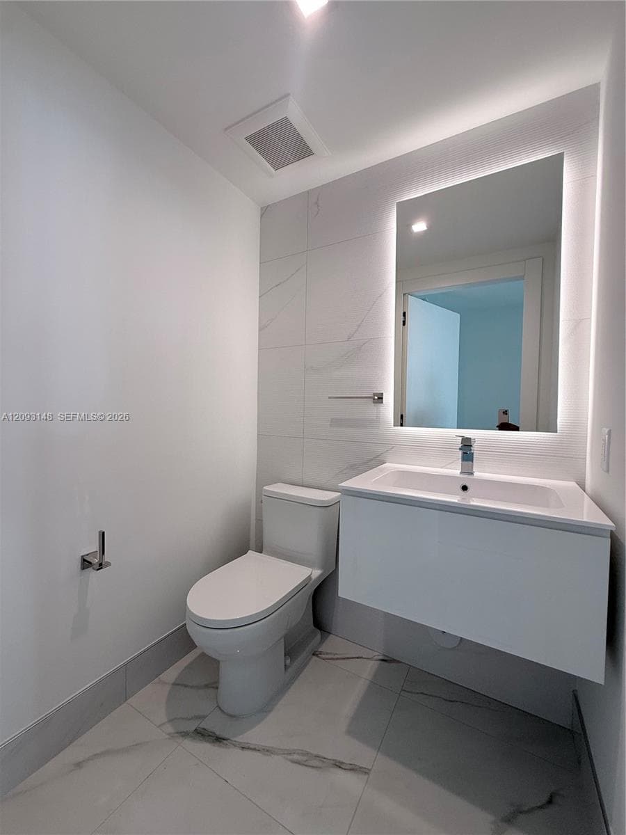 HALLANDALE OASIS WEST TOW · #1901 in Hallandale Beach - Photo 22