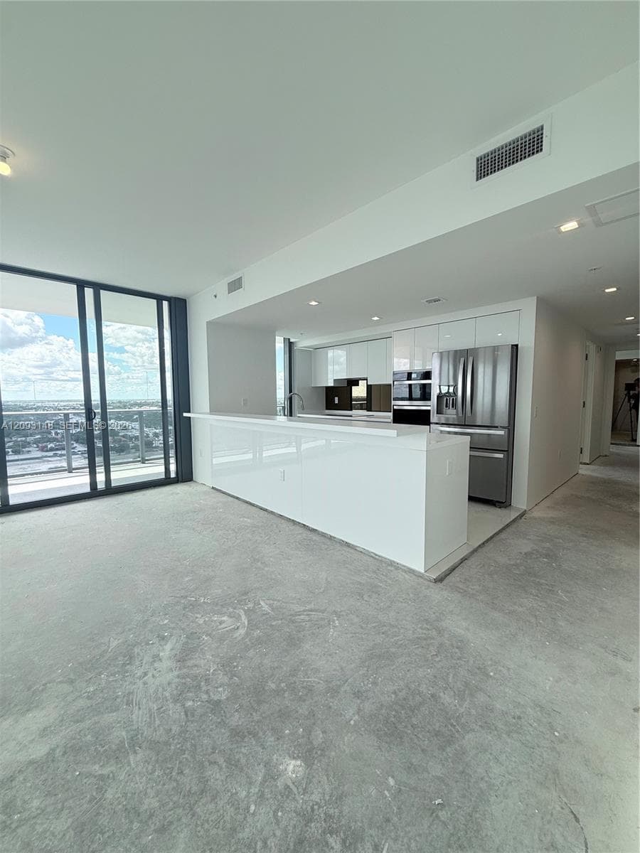 HALLANDALE OASIS WEST TOW · #1901 in Hallandale Beach - Photo 37
