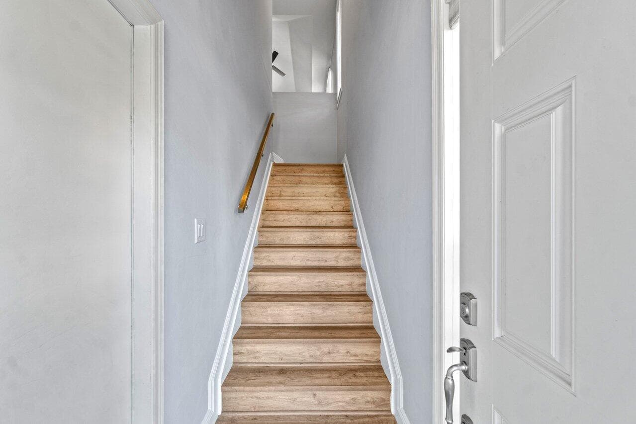 004-8682VaReale-BocaRaton-FL-33496-SMALL