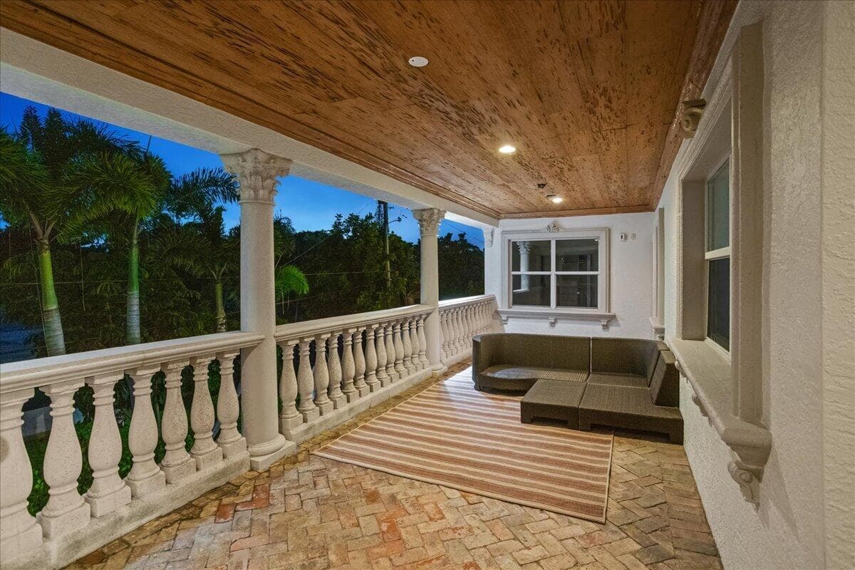 10.7-exterior living rm , southeast