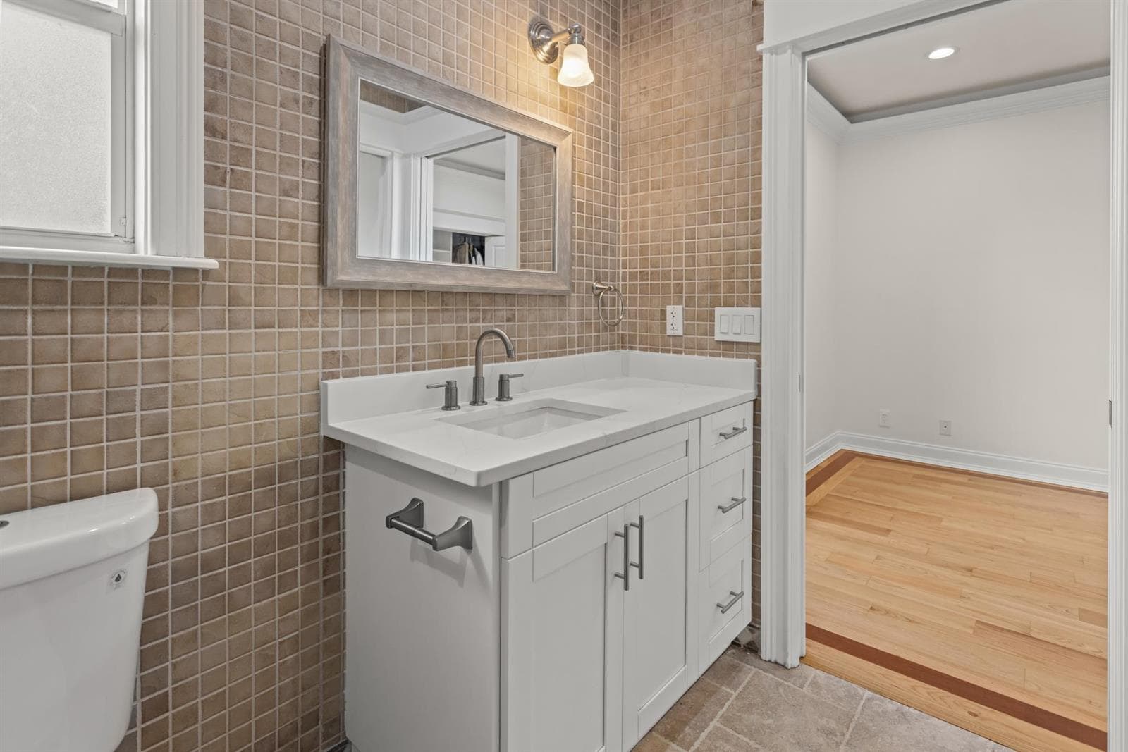 Guest Suite Bath RmC
