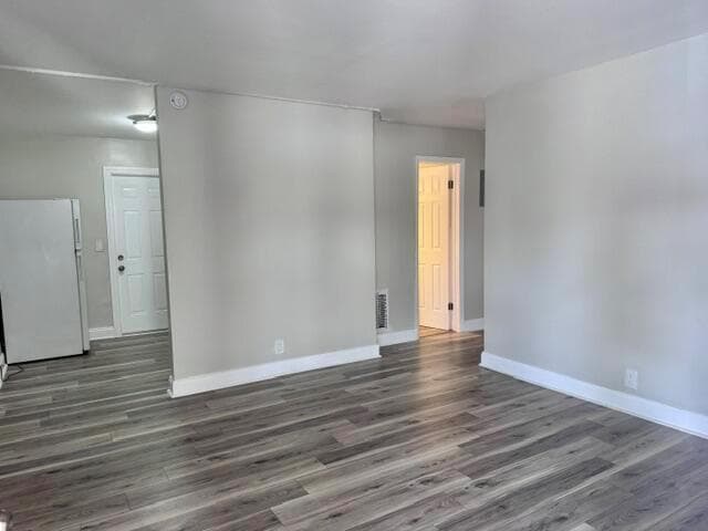 1025 apt 1 - living area