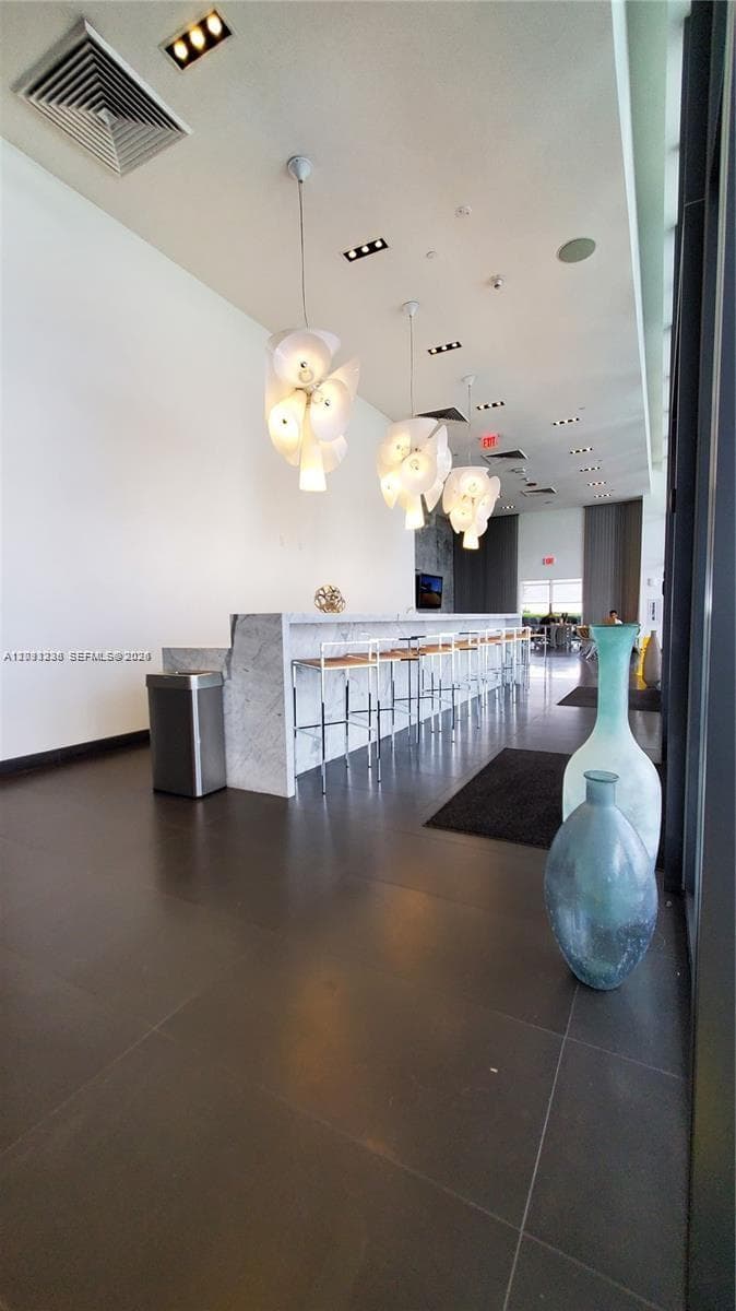 Canvas · #1002 in Miami - Photo 6