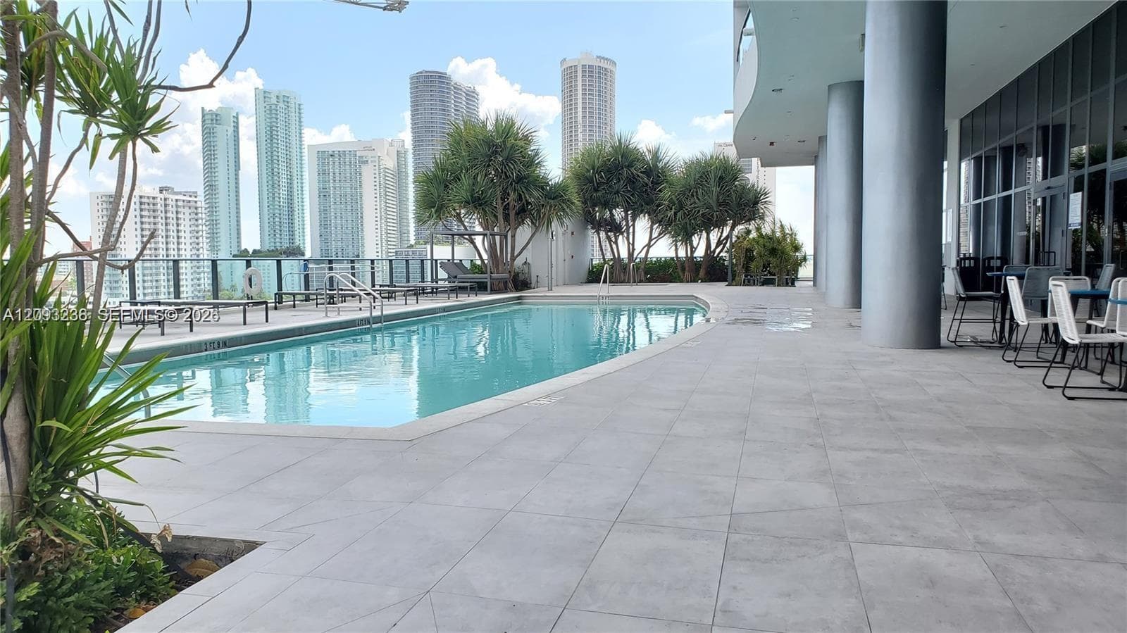 Canvas · #1002 in Miami - Photo 12
