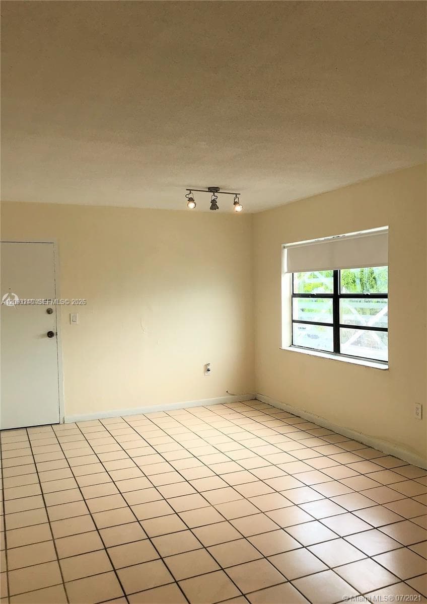 KINGS COVE CONDO · #221 in Hialeah - Photo 12