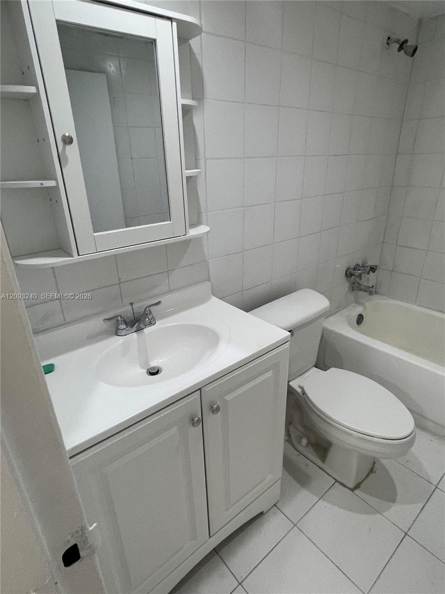 KINGS COVE CONDO · #221 in Hialeah - Photo 7
