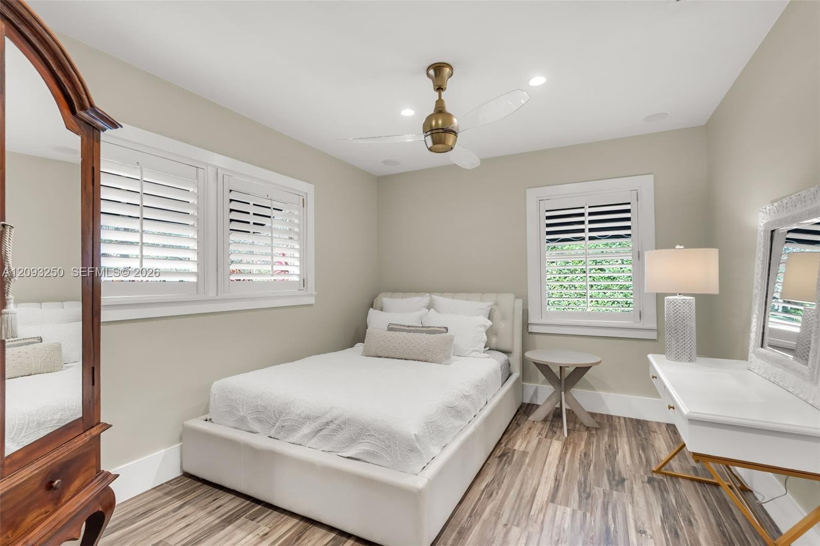 700 Vilabella Ave photo 27