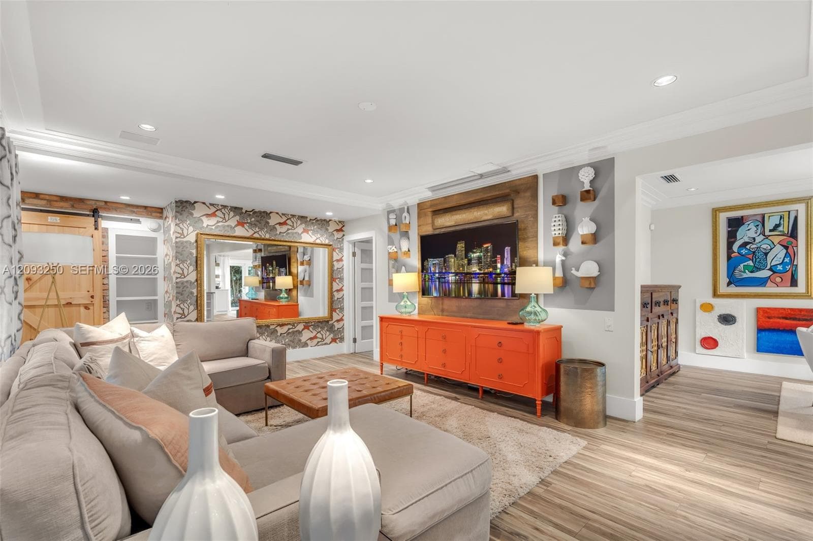 700 Vilabella Ave photo 6