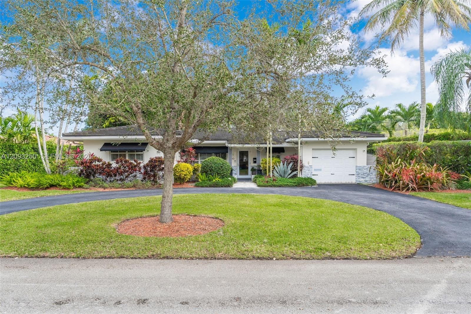 700 Vilabella Ave photo 13