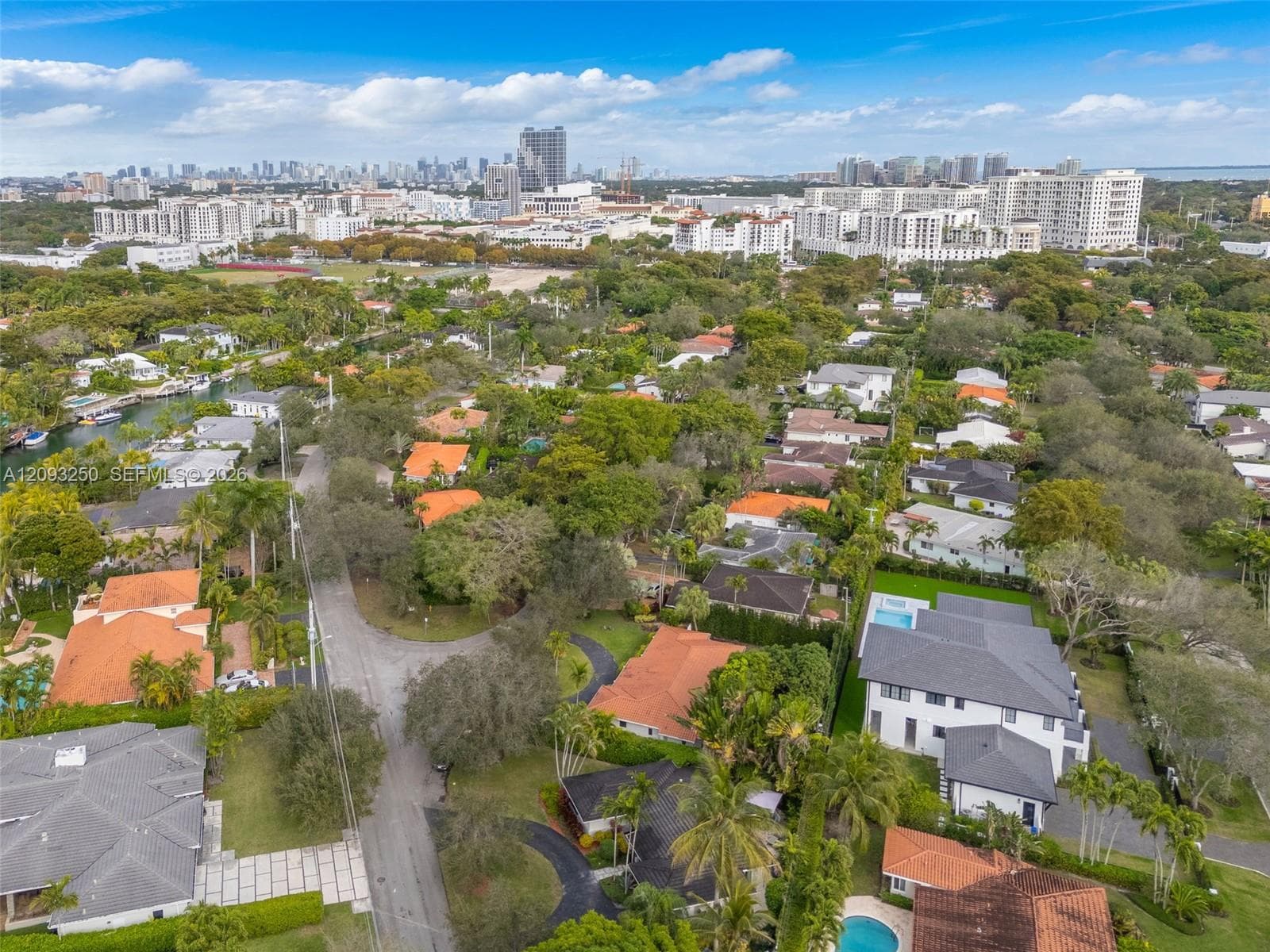 700 Vilabella Ave photo 47
