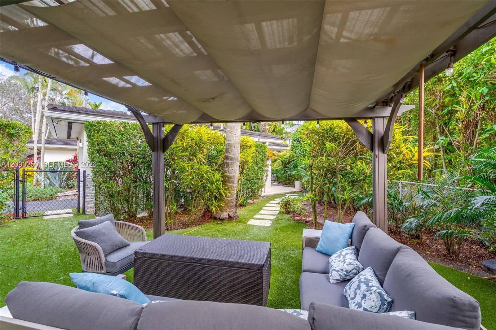 700 Vilabella Ave photo 43