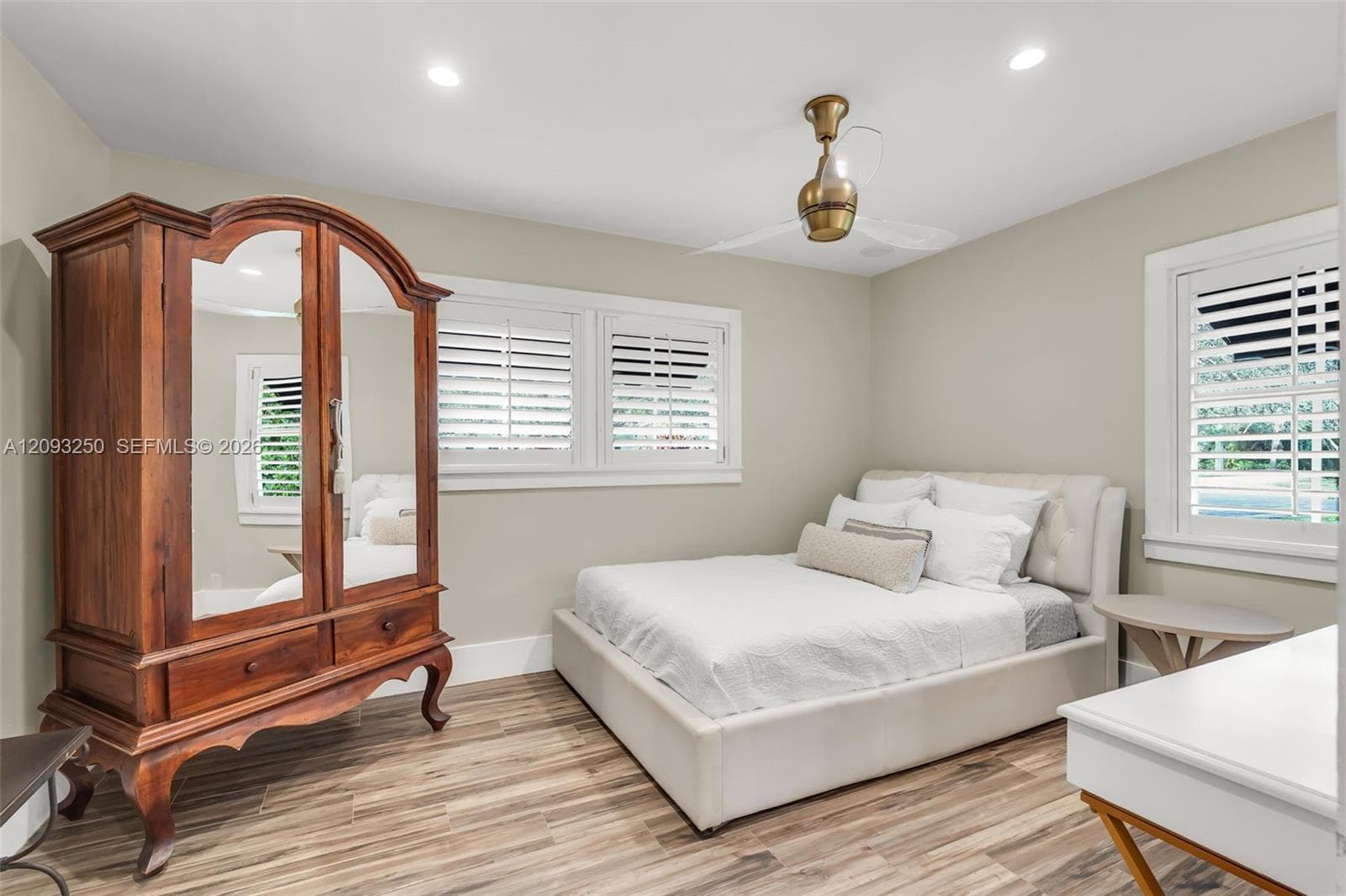 700 Vilabella Ave photo 26