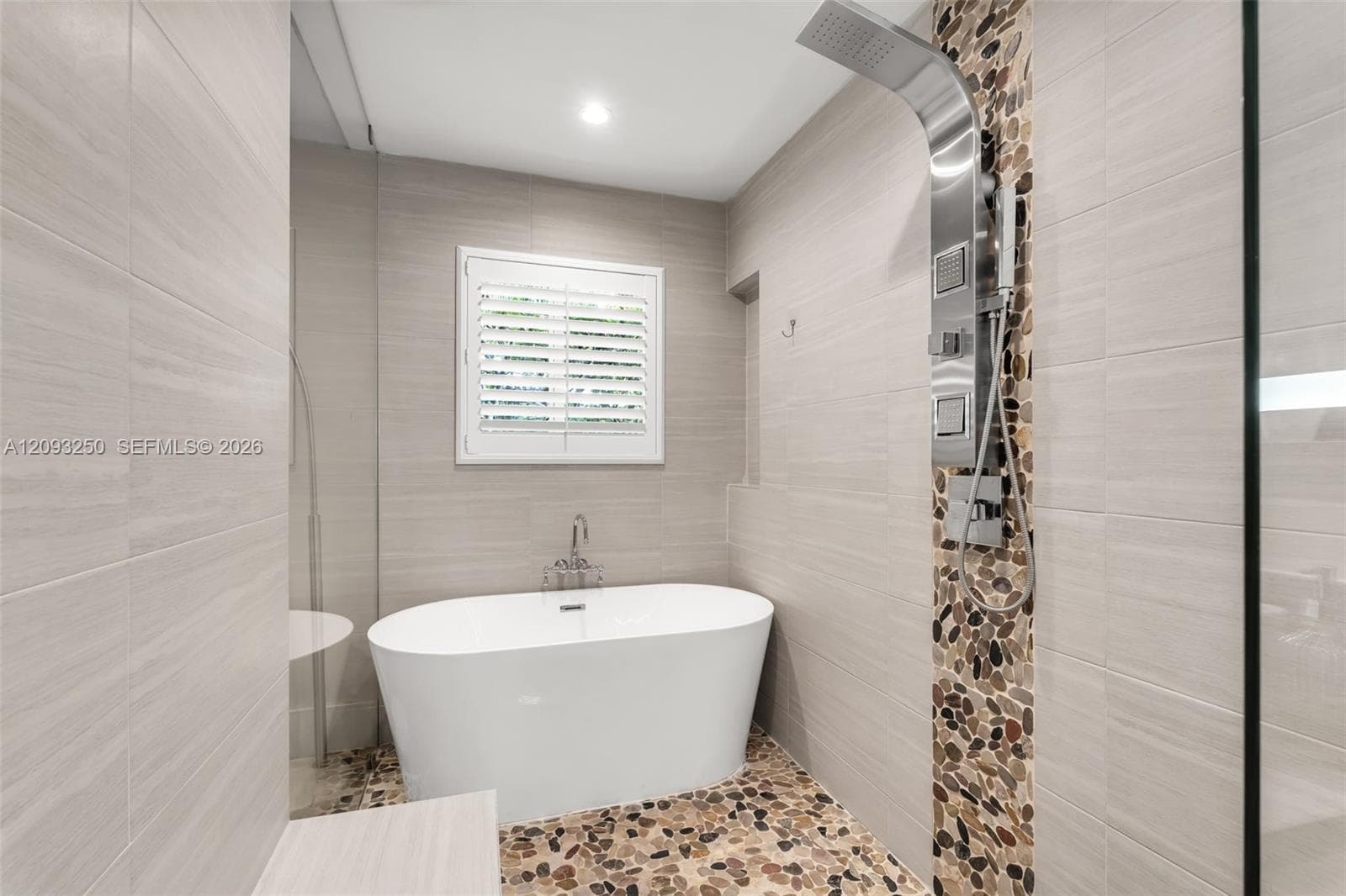 700 Vilabella Ave photo 32