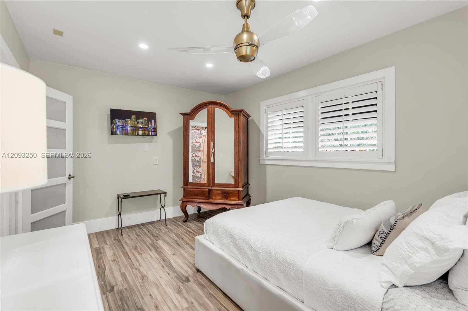 700 Vilabella Ave photo 28