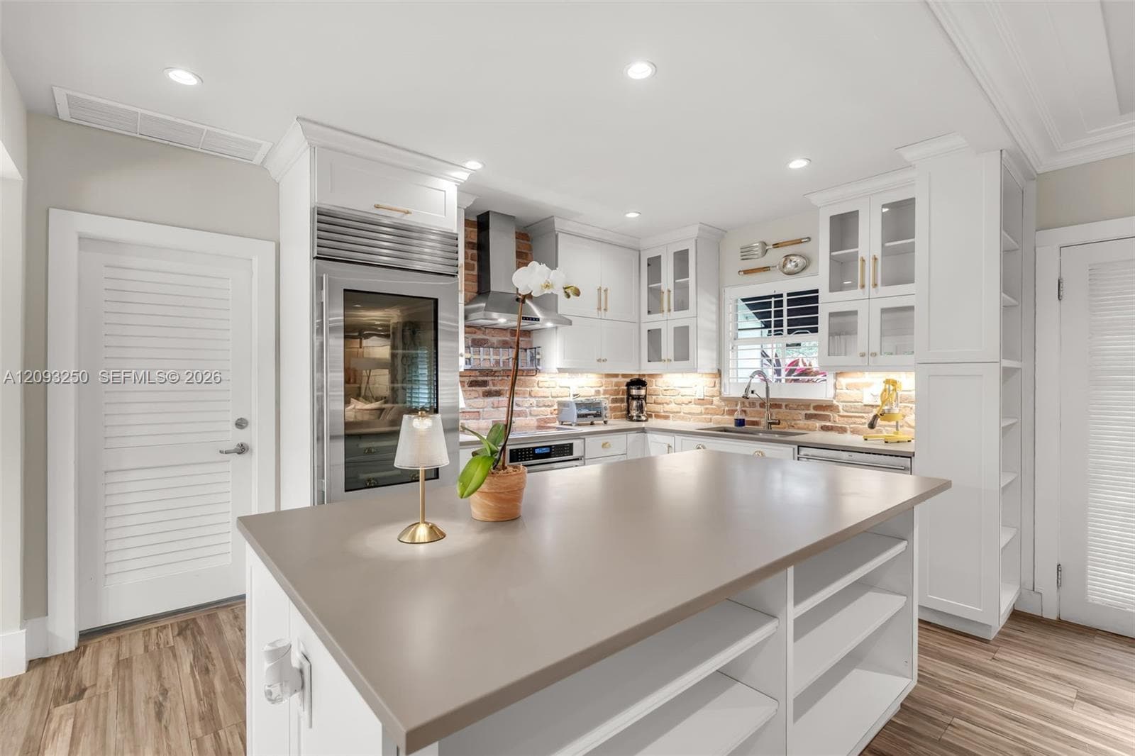 700 Vilabella Ave photo 20