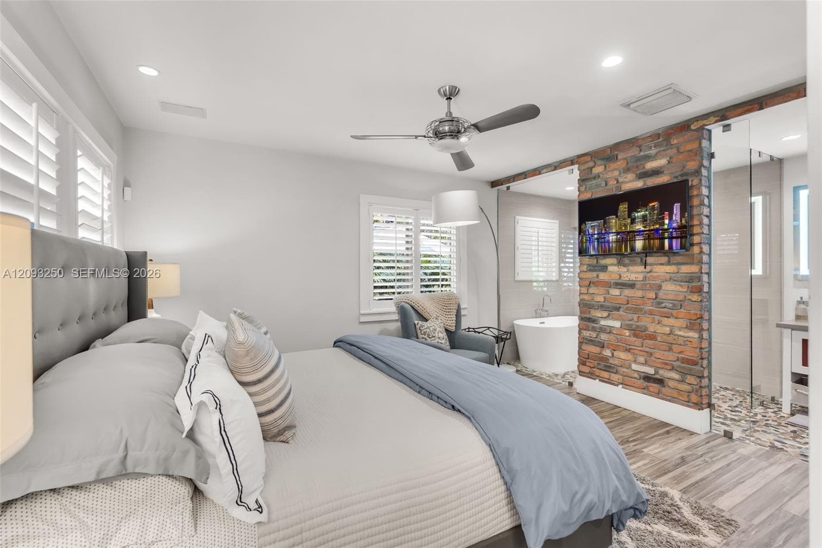 700 Vilabella Ave photo 9