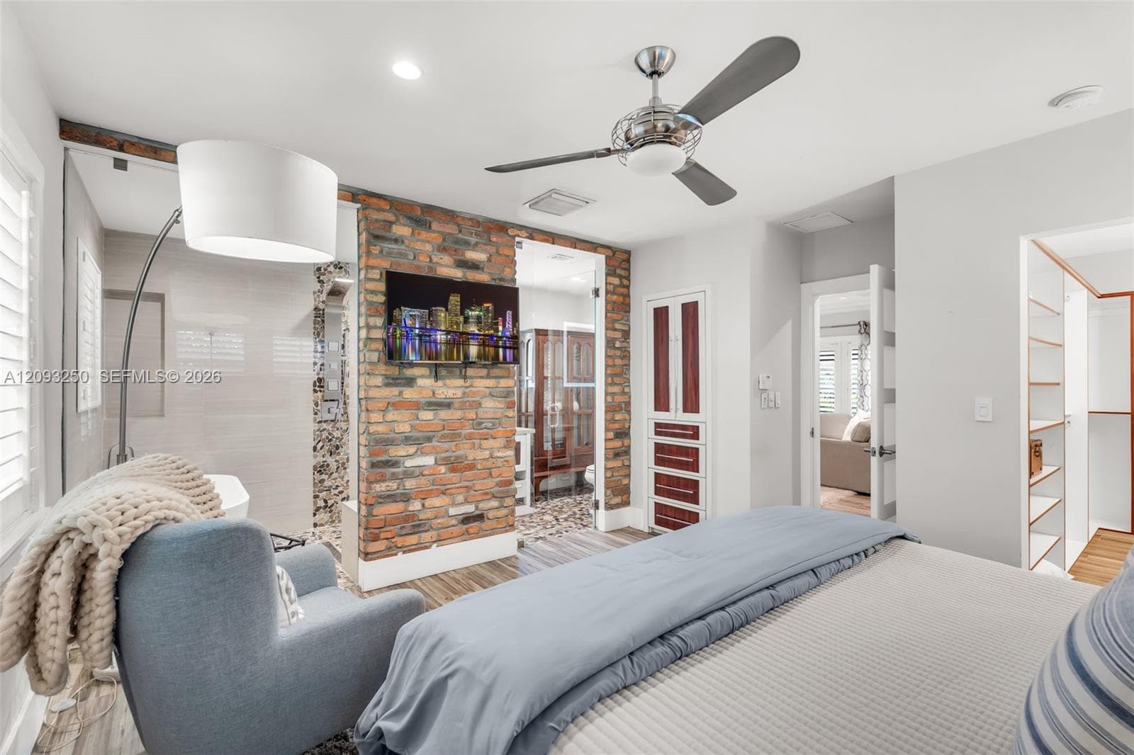 700 Vilabella Ave photo 30