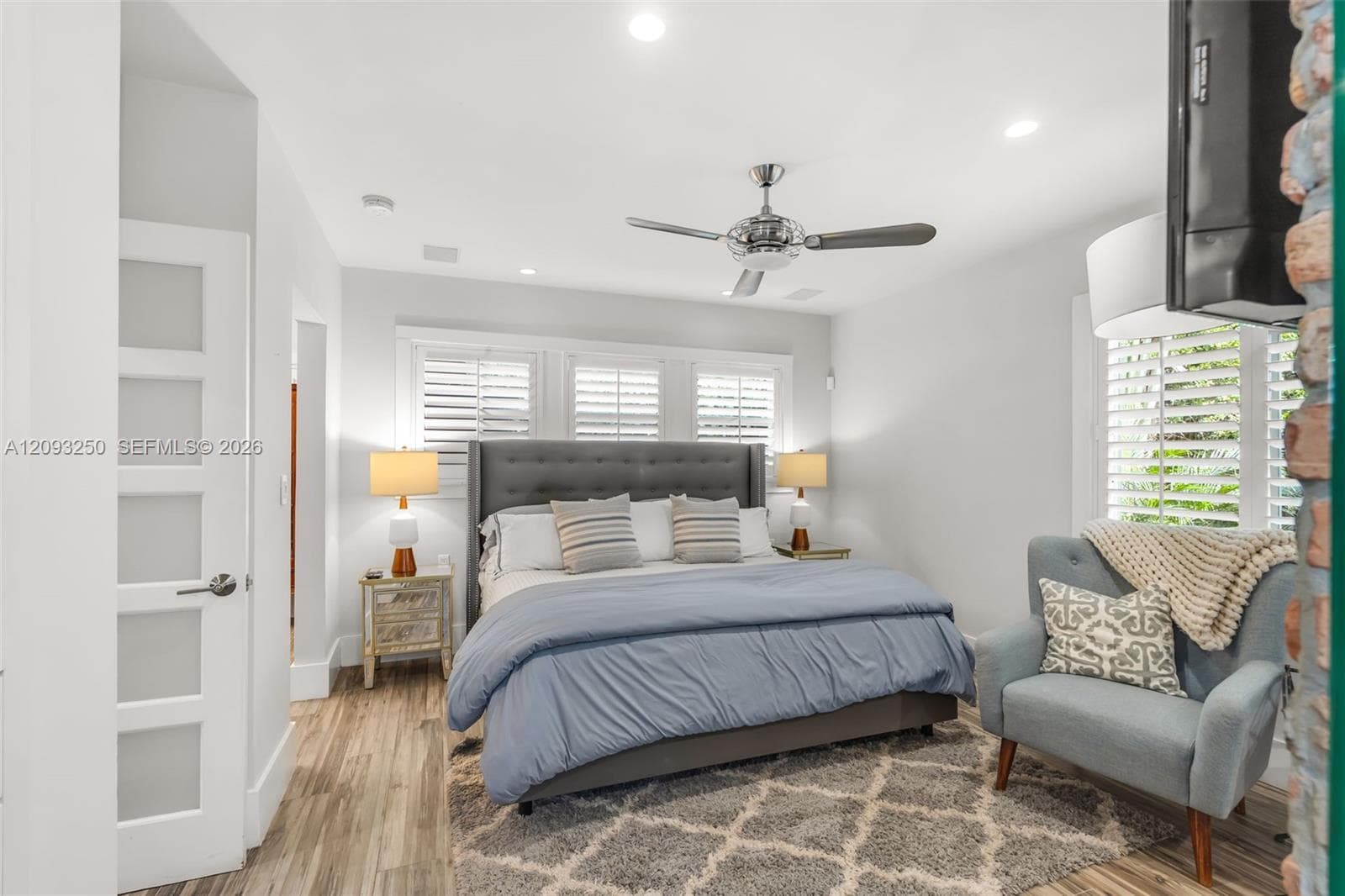 700 Vilabella Ave photo 10