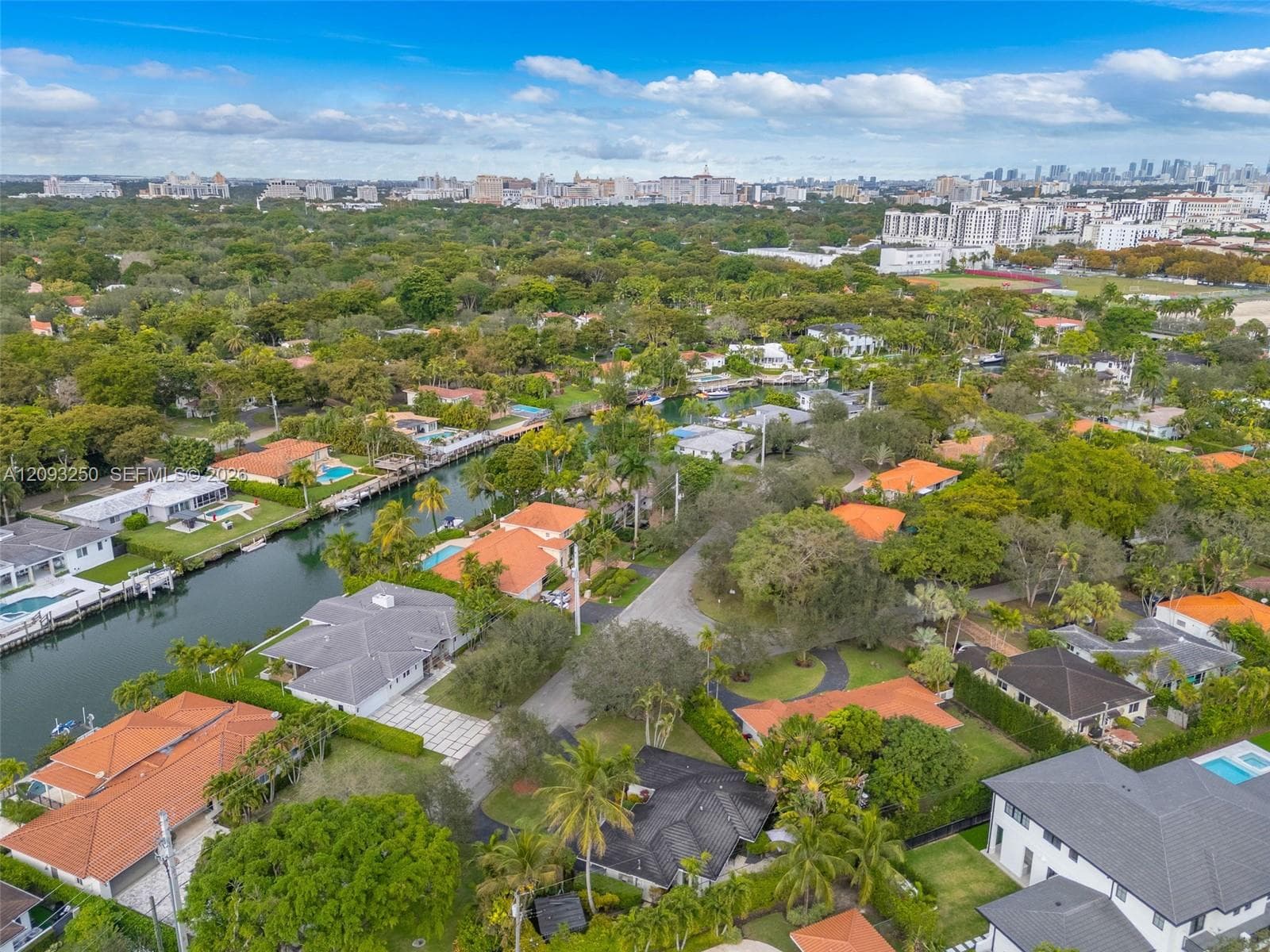 700 Vilabella Ave photo 49