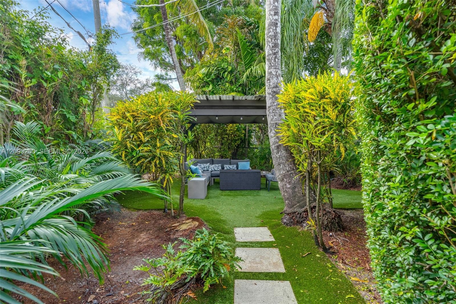 700 Vilabella Ave photo 41