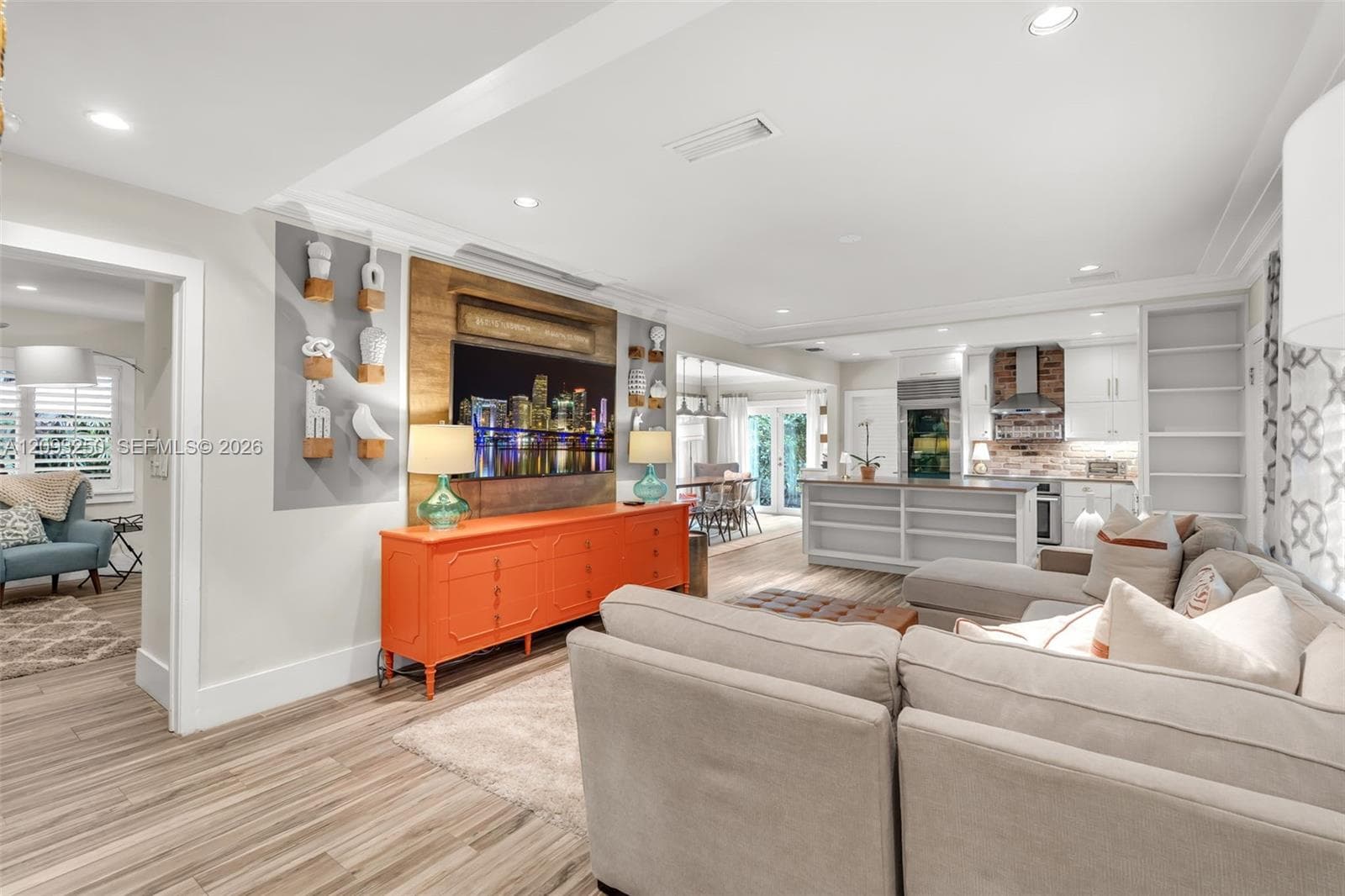 700 Vilabella Ave photo 18