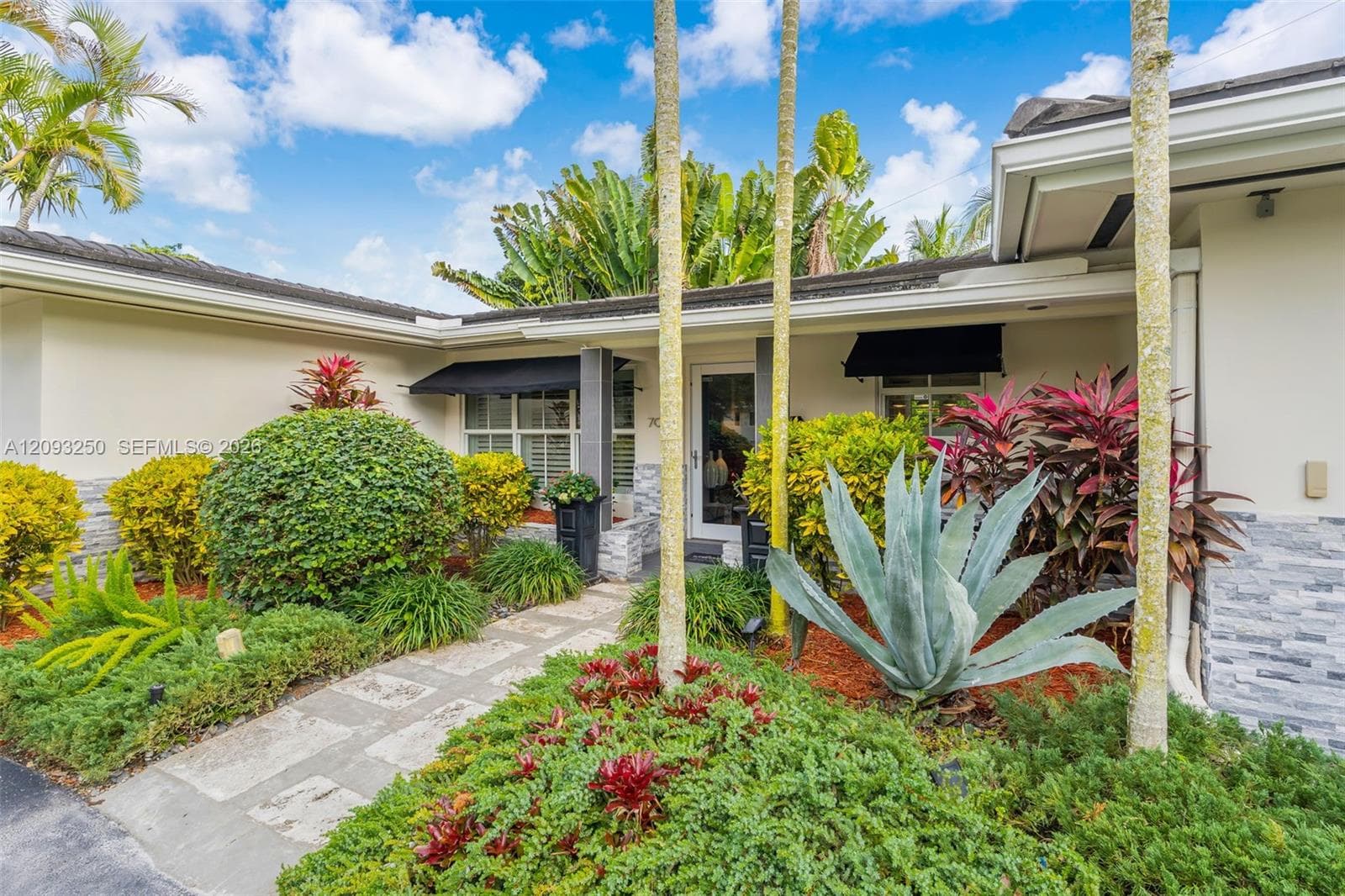 700 Vilabella Ave photo 15