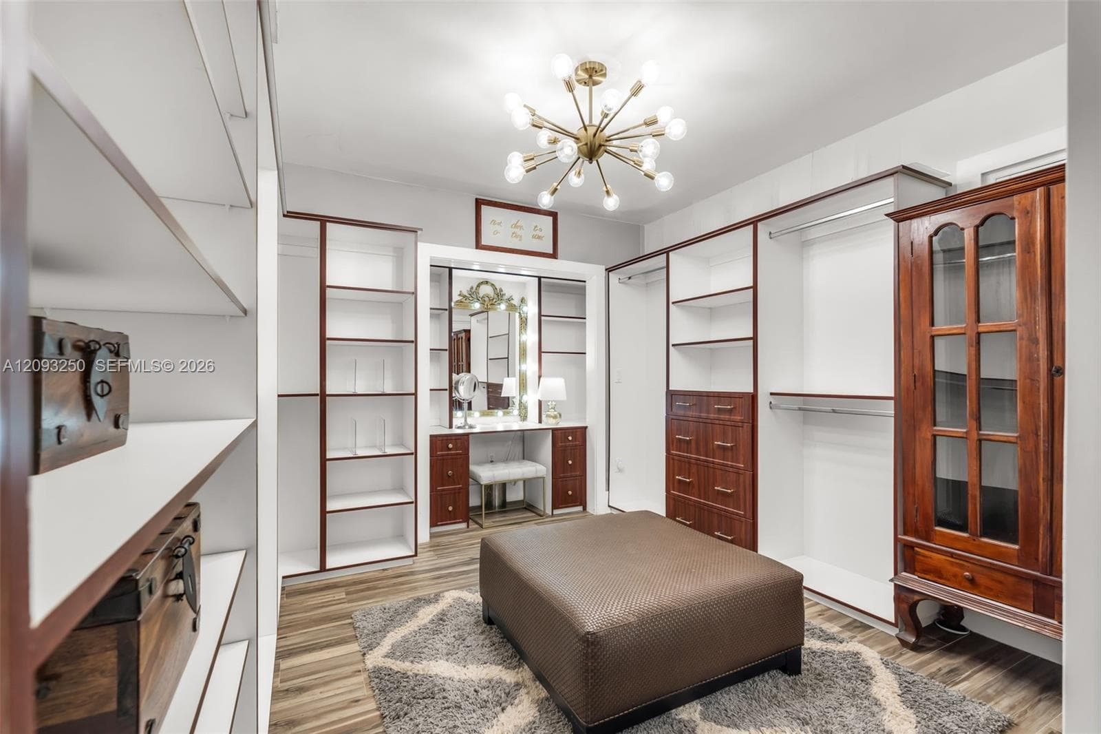 700 Vilabella Ave photo 11