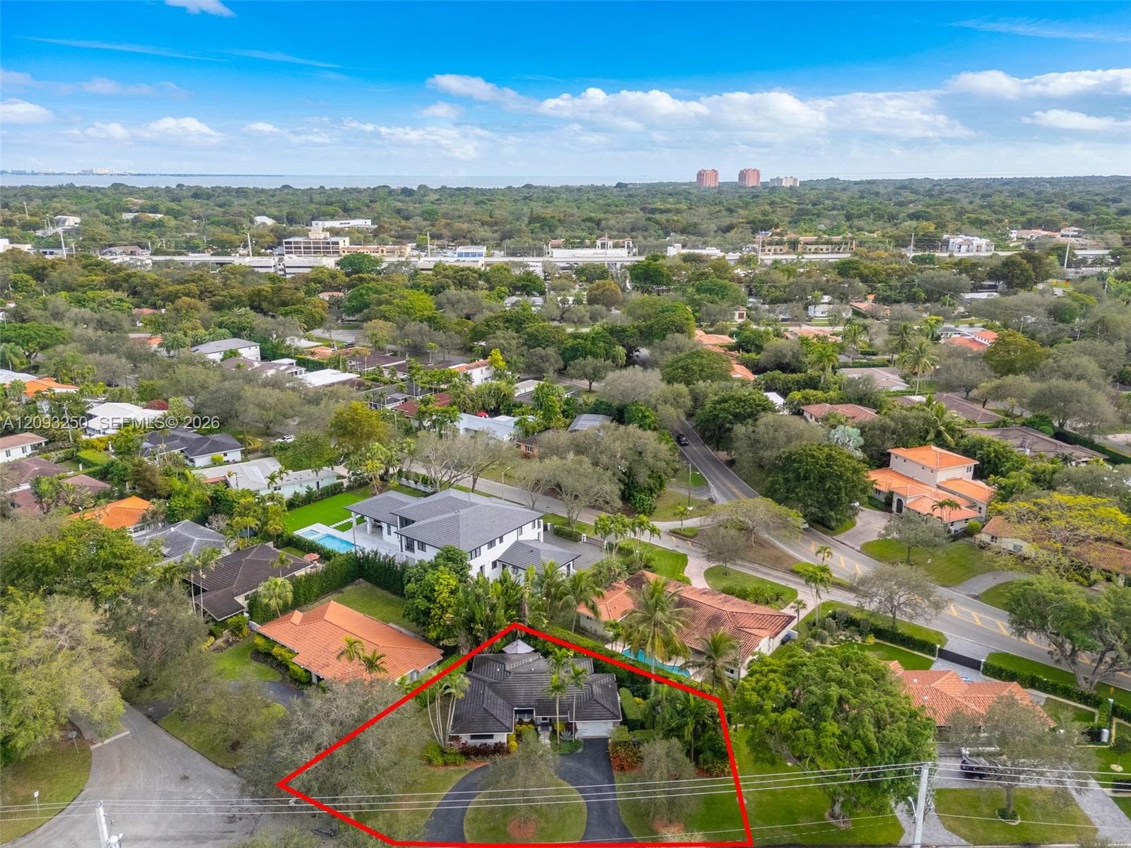 700 Vilabella Ave photo 44