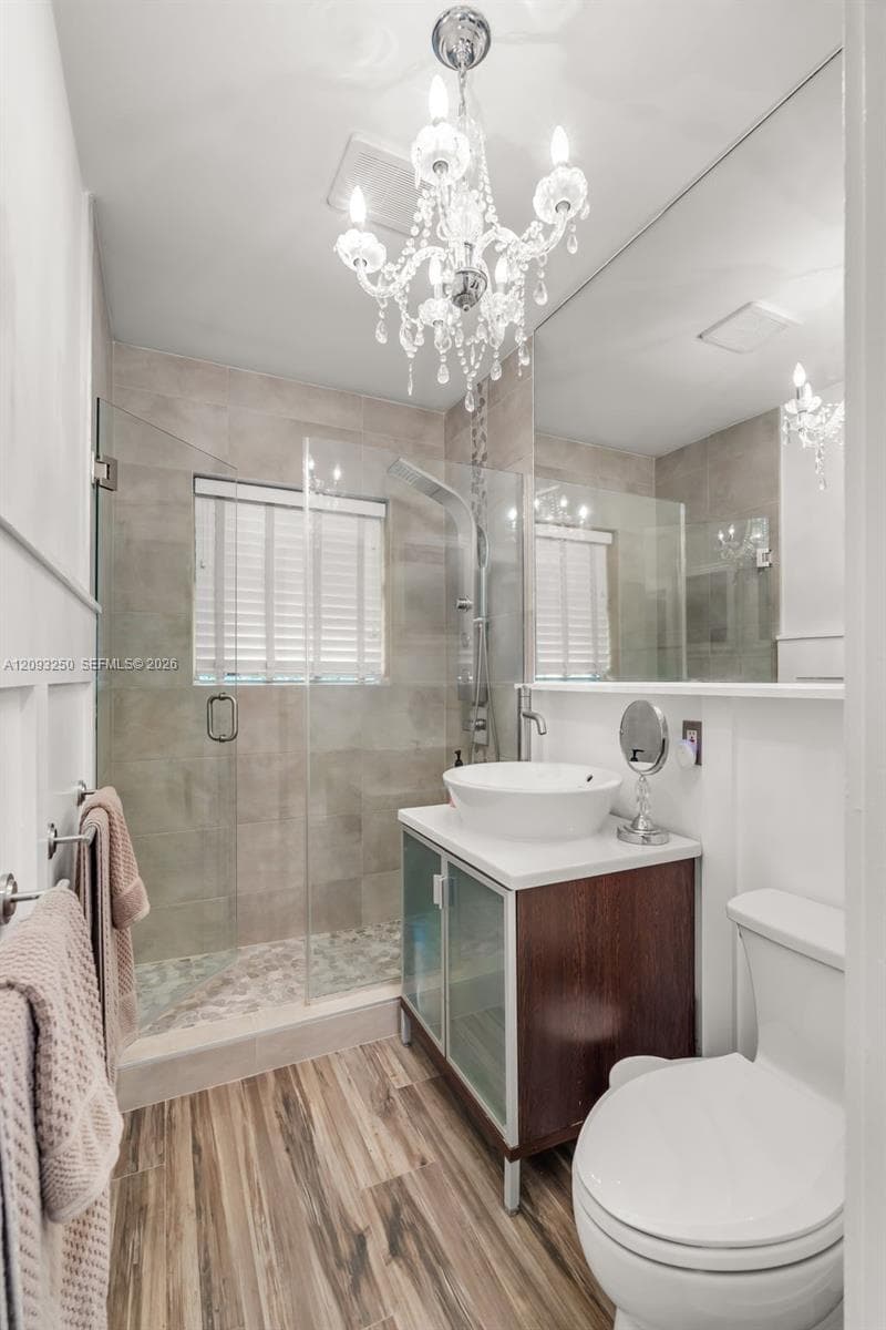 700 Vilabella Ave photo 8