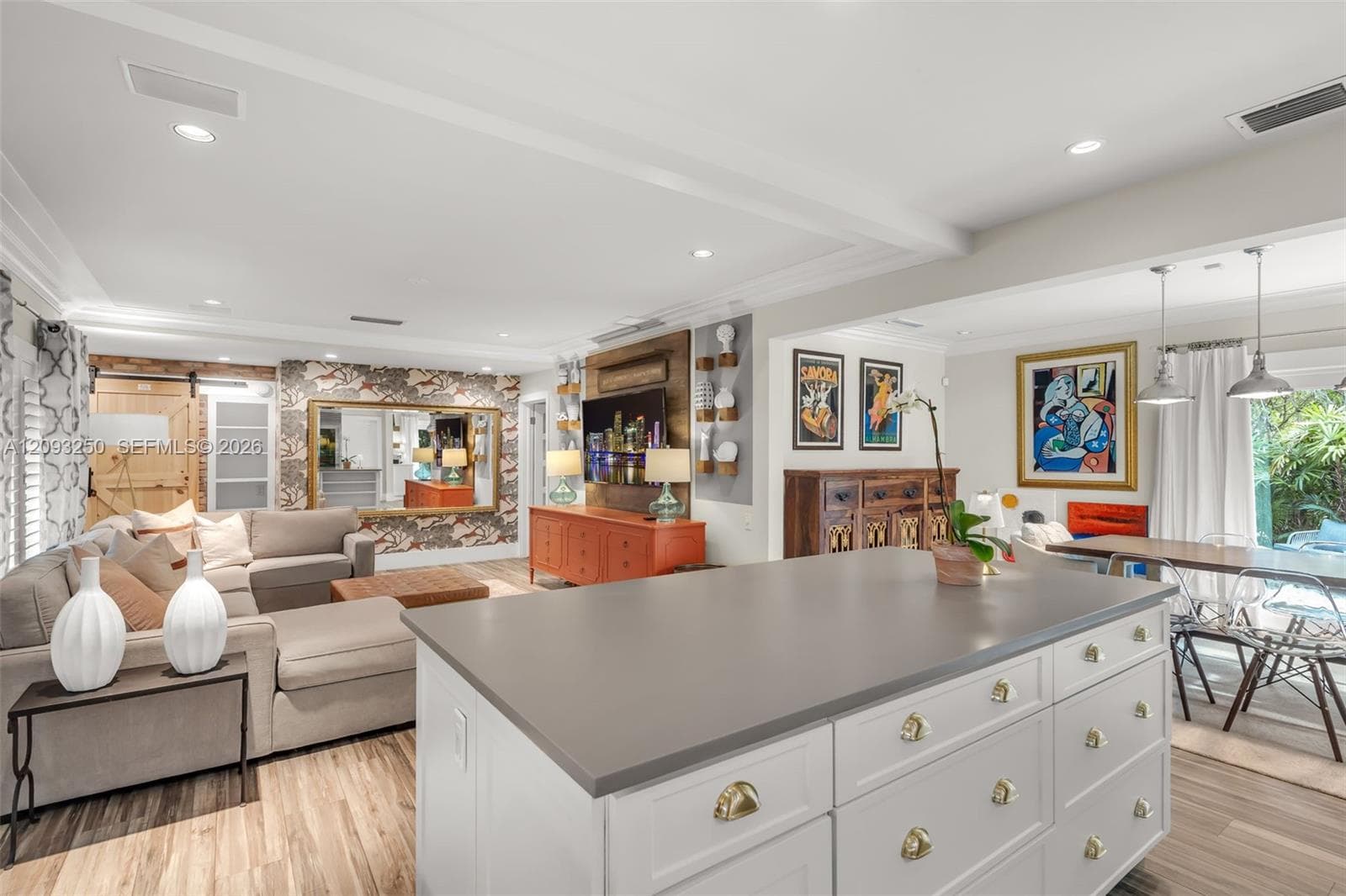 700 Vilabella Ave photo 21
