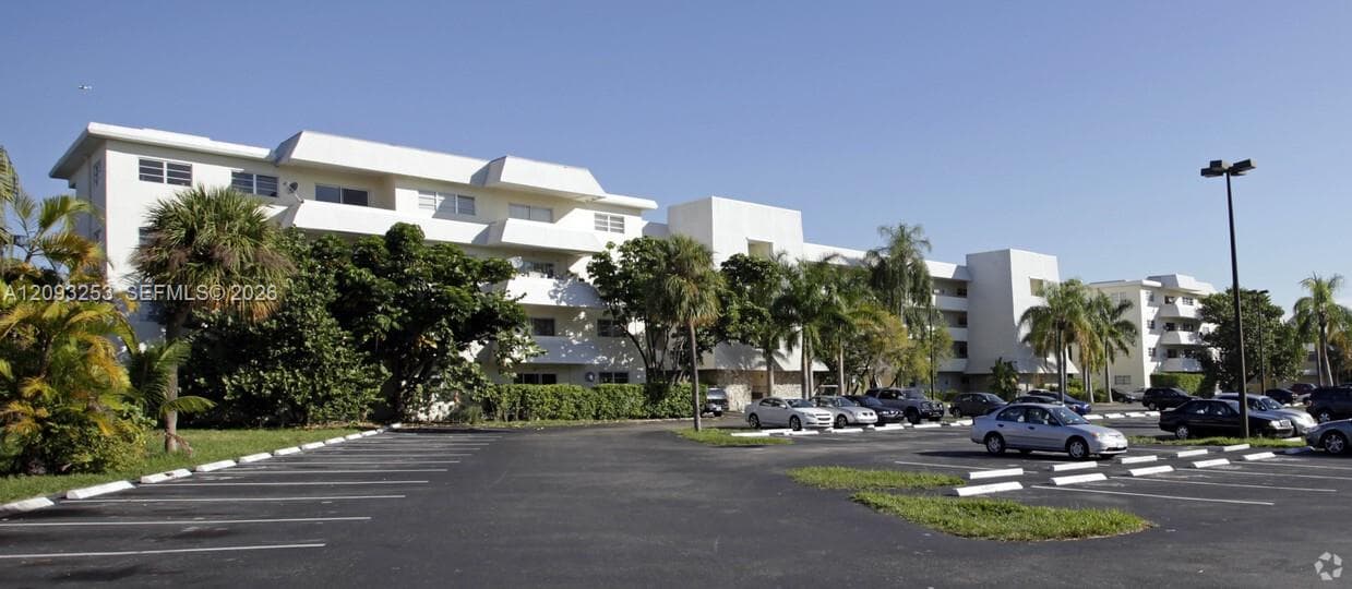 VILLAGE AT DADELAND CONDO · #K410 in Miami - Photo 1