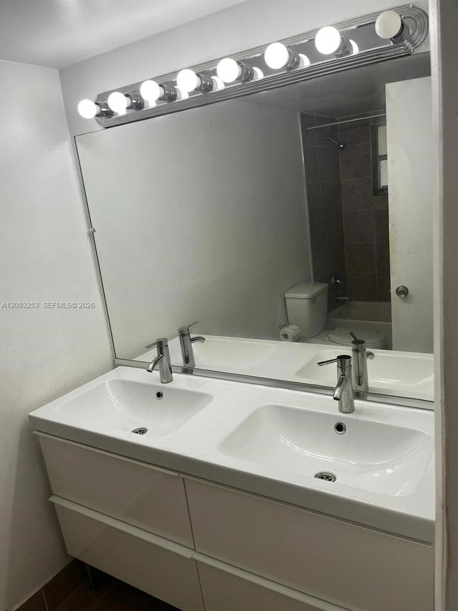 VILLAGE AT DADELAND CONDO · #K410 in Miami - Photo 14