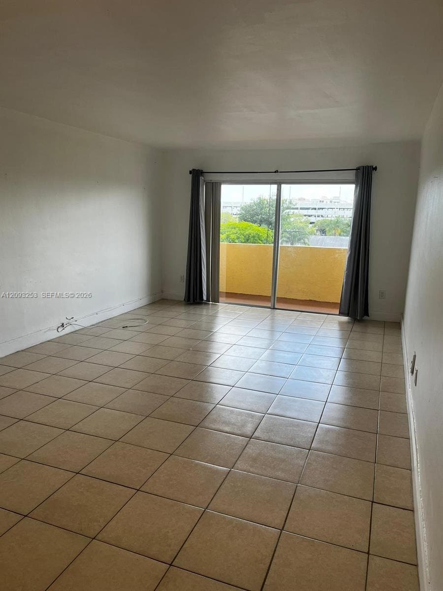 VILLAGE AT DADELAND CONDO · #K410 in Miami - Photo 4