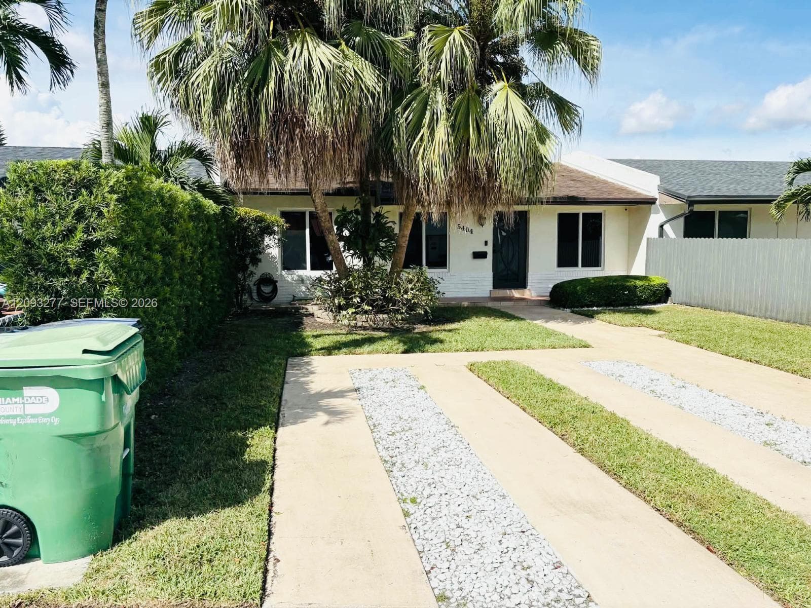5404 SW 127th Way photo 3