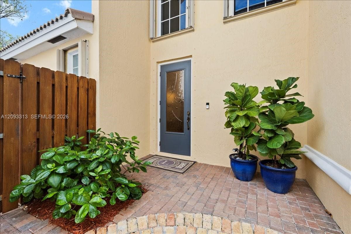 1241 Grant St photo 3